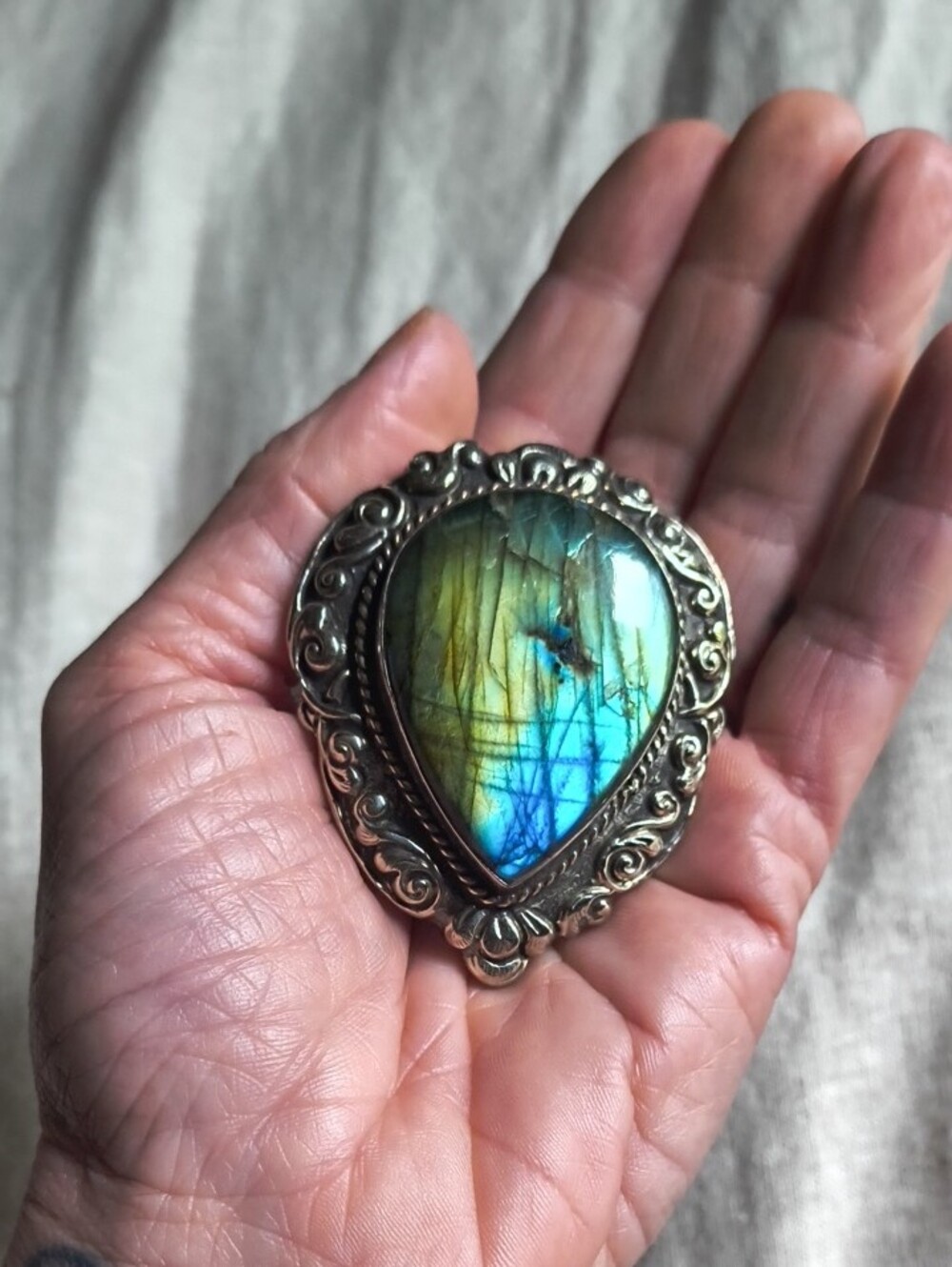 GORGEOUS Teardrop Labradorite Statement Ring Tibetan Silver Size 8 Adjustable - Picture 10 of 10